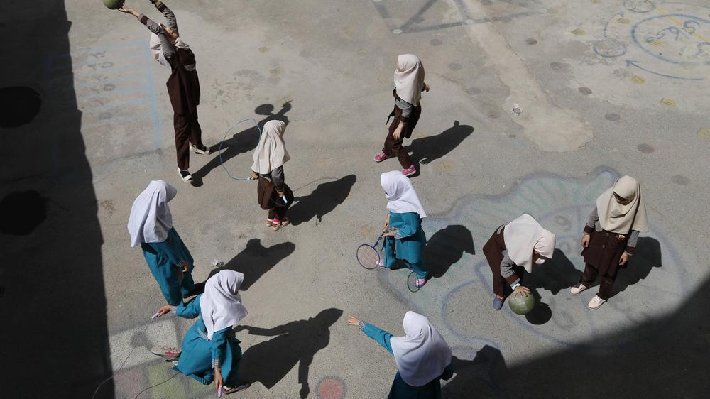 vergiftungen-im-iran-verhaftet-werden-journalisten-keine-t-ter-die-zeit