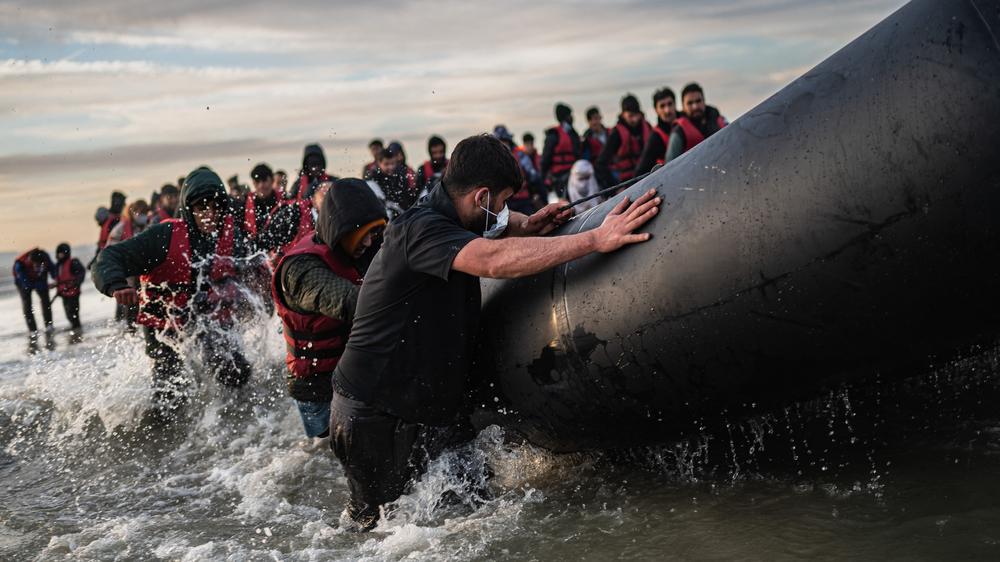 Migration über Ärmelkanal: Großbritannien zahlt für Internierungslager ...