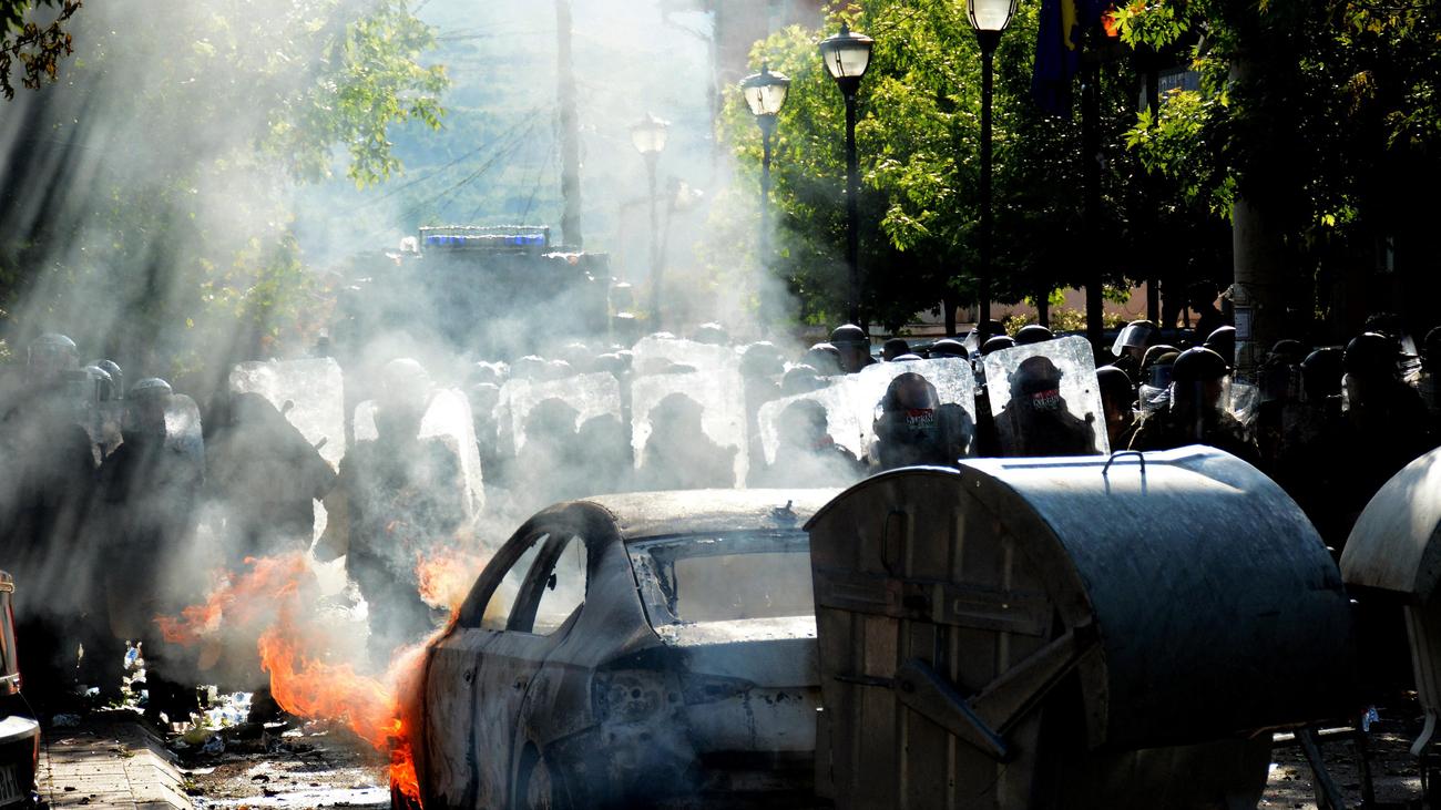 Kosovo: Mehr Als 20 Nato-Soldaten Durch Brandbomben Verletzt | ZEIT ONLINE