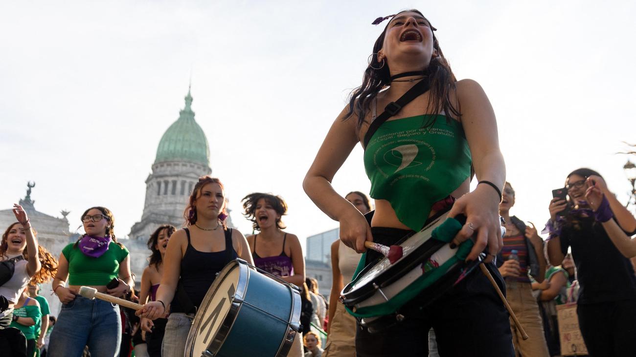 Argentina: Miles de personas marchan anualmente contra la violencia contra las mujeres