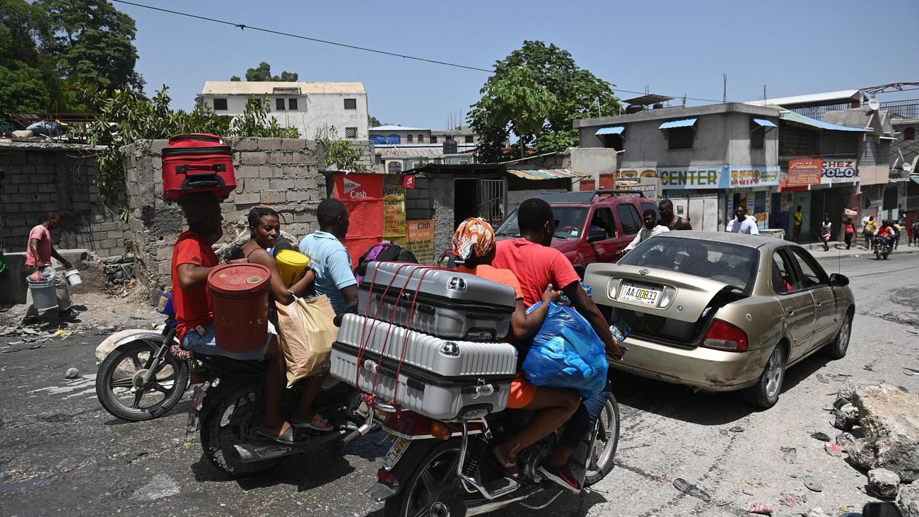 Haiti: Tausende Fliehen Vor Bandengewalt Aus Stadtteil Von Port-au ...