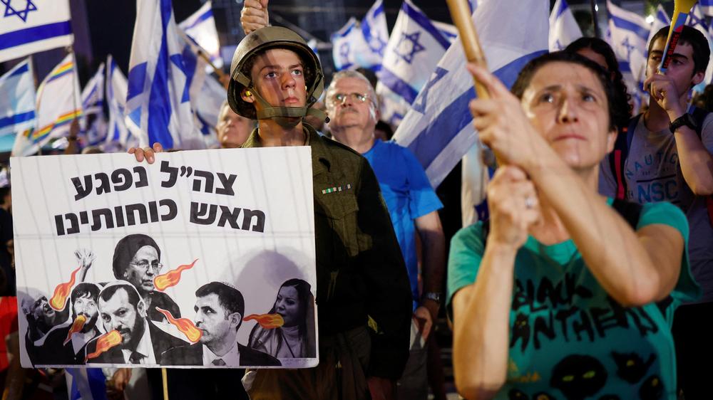 Israel: In Israel fordern Teile der Regierung eine Geschlechtertrennung im öffentlichen Raum. Dagegen wehren sich Demonstrierende bei den wöchentlichen Protesten gegen die Regierungspolitik.