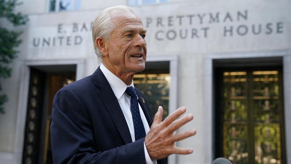 Peter Navarro: Früherer Trump-Berater der Missachtung des Kongresses ...