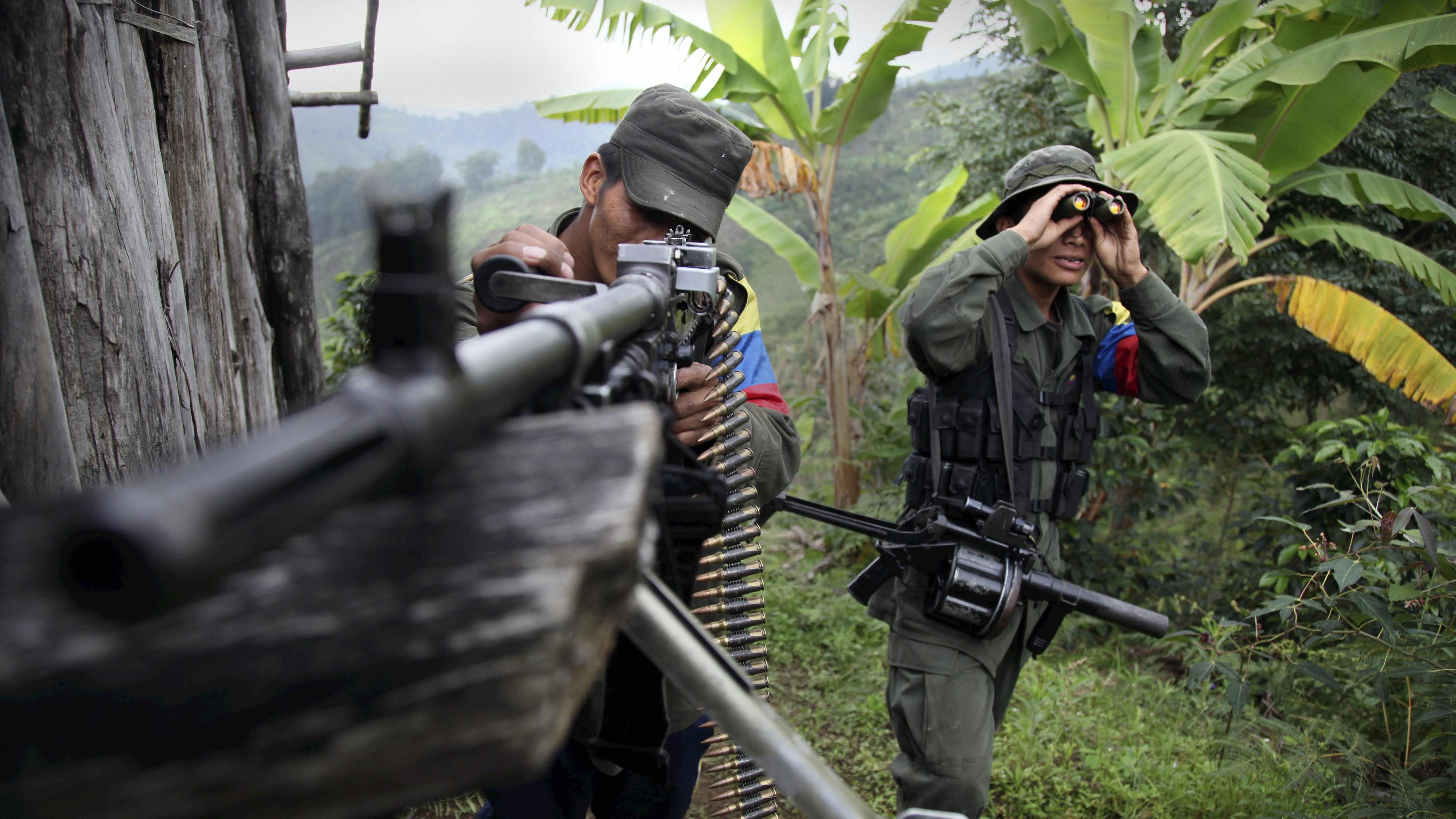 Повстанцы в колумбии кто это. FARC Колумбия. Герилья Колумбия. Гражданская война в Колумбии (с 1964). Ares FARC винтовка.