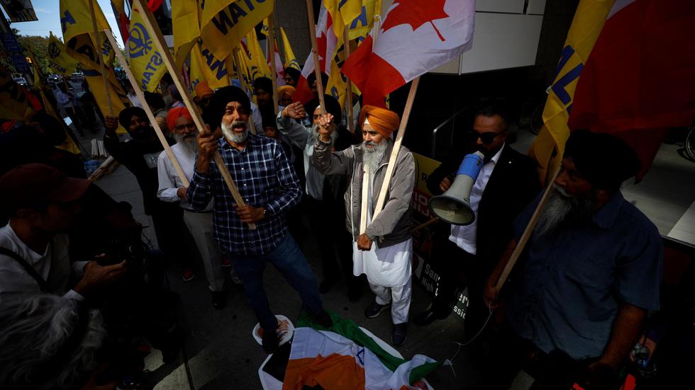 Mord in Kanada: Angehörige der Sikh-Community in Toronto demonstrieren im September 2023 vor dem indischen Konsulat.