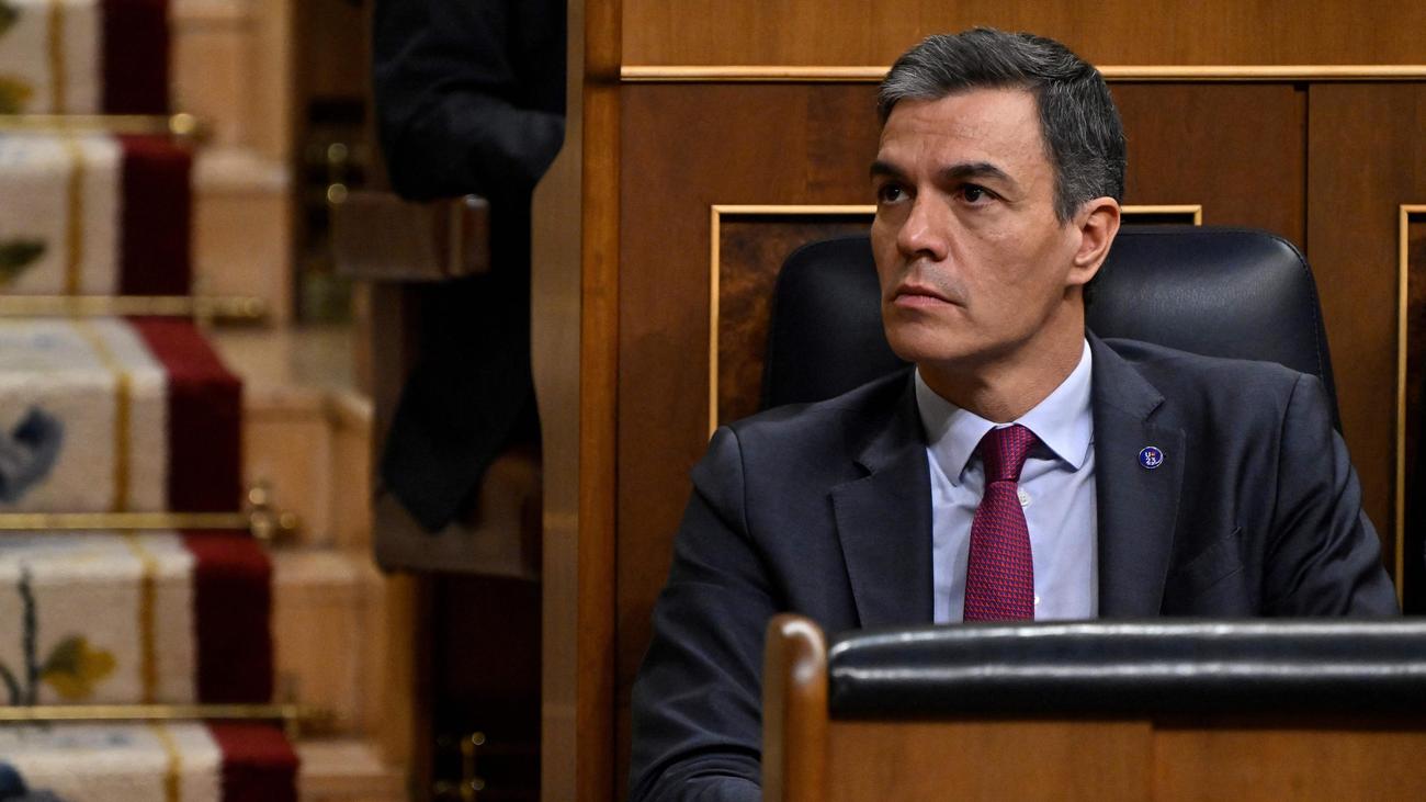 España: el Rey de España encarga a Pedro Sánchez formar gobierno