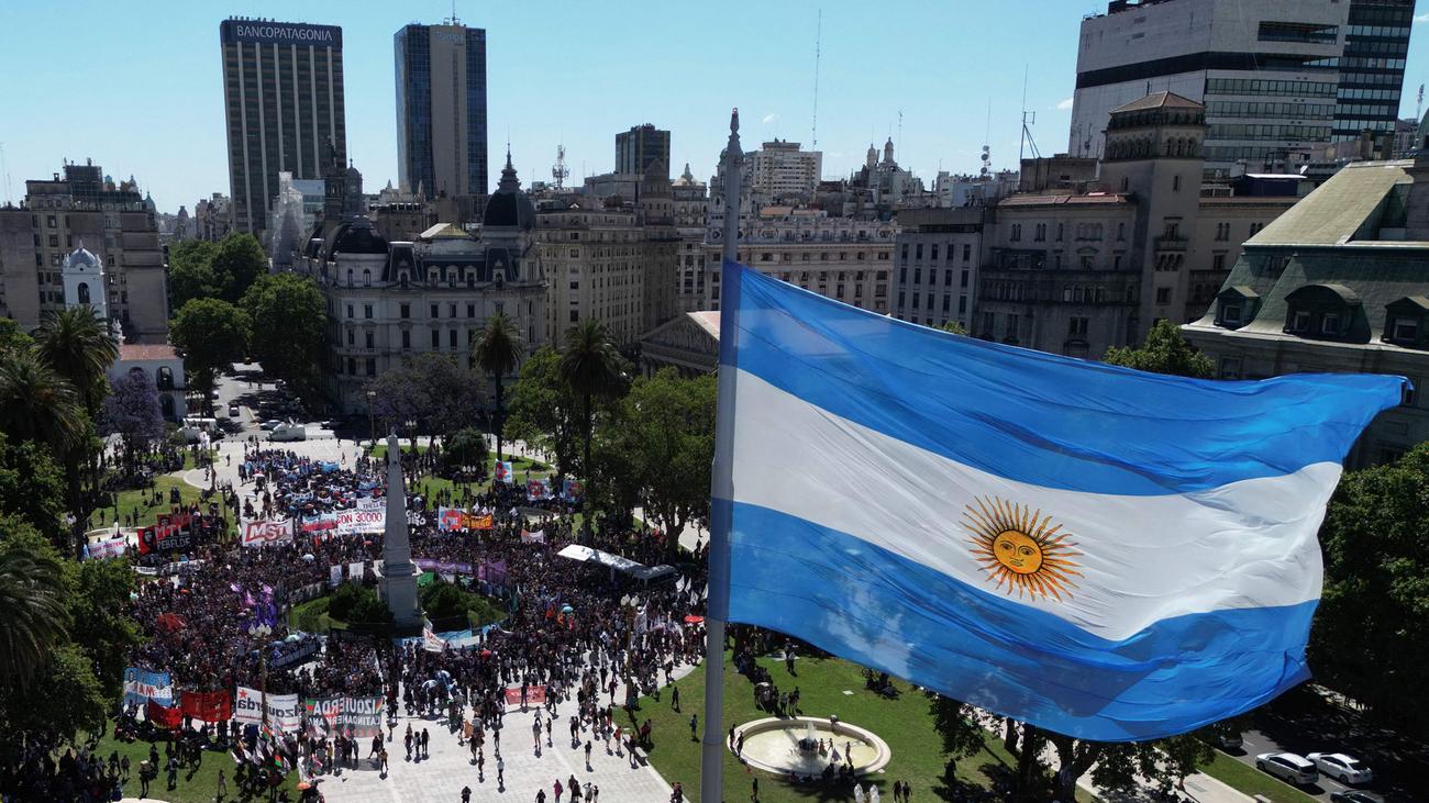 Argentinien: Gewerkschaften und Menschenrechtsaktivisten kritisieren Javier Miley