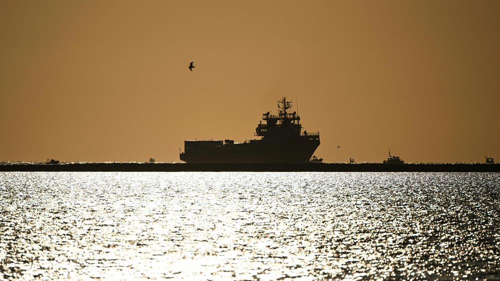Aufenthaltsgesetz: Das Rettungsschiff "Ocean Viking" der Organisation SOS Méditerranée