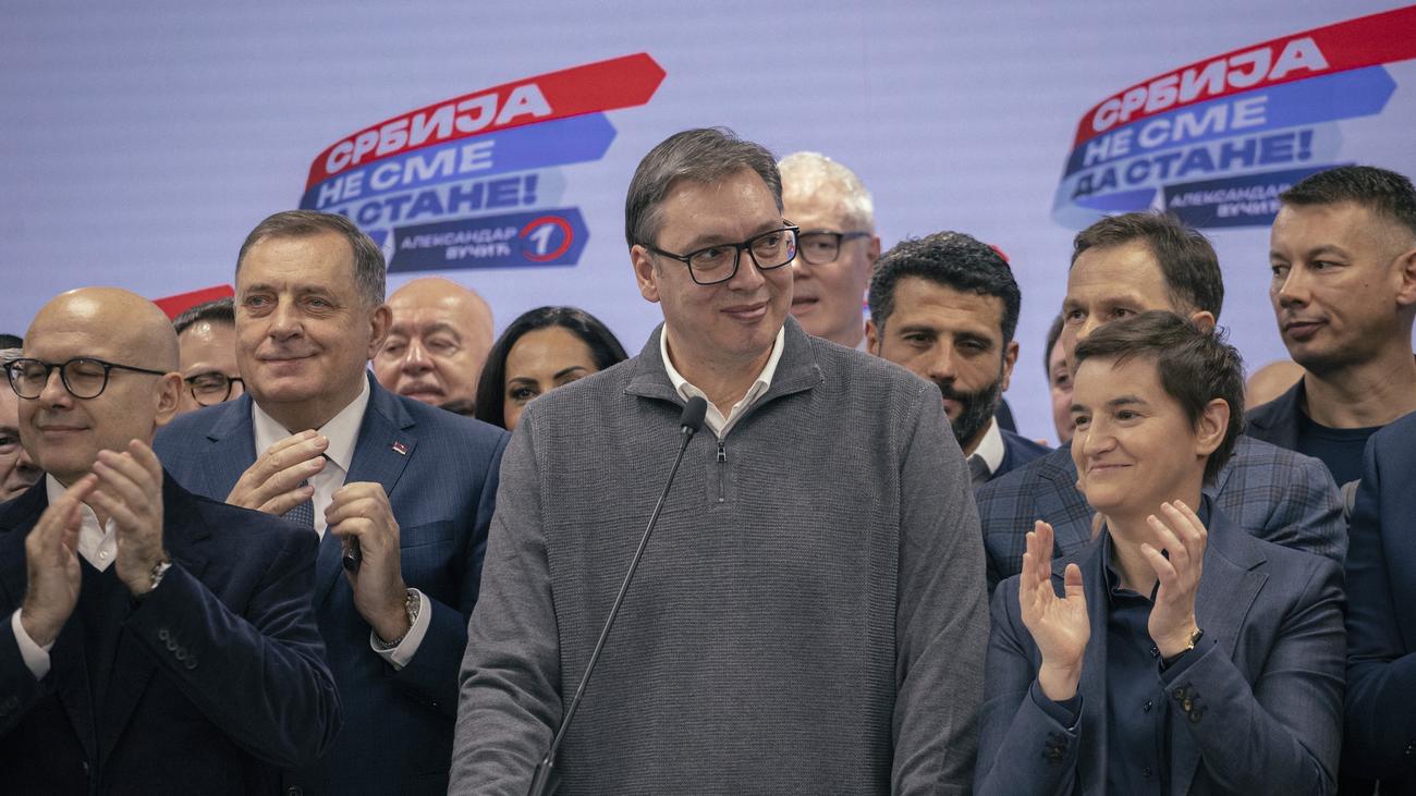 Aleksandar Vučić : l’opposition accuse le parti populiste de droite au pouvoir de fraude électorale