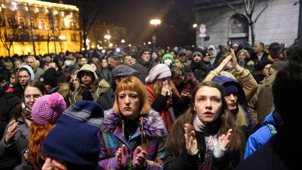 Kommunalwahl Serbien: Tumulte Bei Protest Gegen Mutmaßlichen Wahlbetrug ...