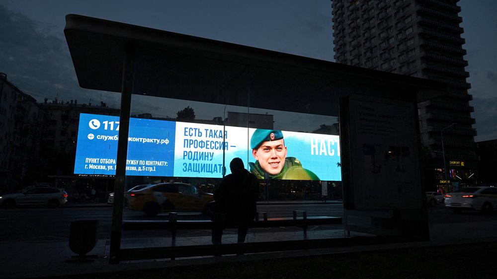 Ukraine-Krieg: Werbung für den russischen Militärdienst in Moskau am 20. September 2023