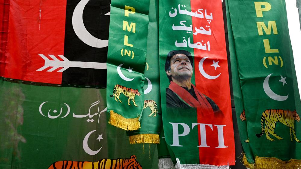 Pakistan: Pakistans Oberstes Gericht beschränkt Oppositionspartei kurz ...