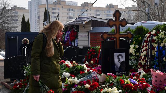 Russland: Menschen trauern weiter an Nawalnys Grab in Moskau