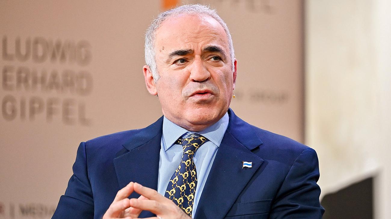 Opposition en Russie : la Russie inscrit Garry Kasparov sur la liste des terroristes