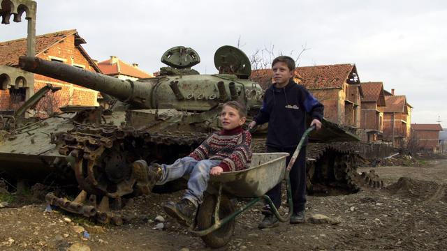 Kosovo-Krieg: "Die Bomben waren illegal, aber legitim"