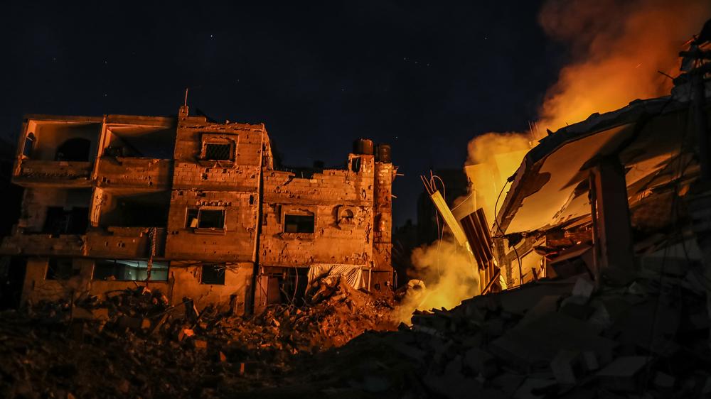 Nahost: Zerstörtes Gebäude in Rafah. 
