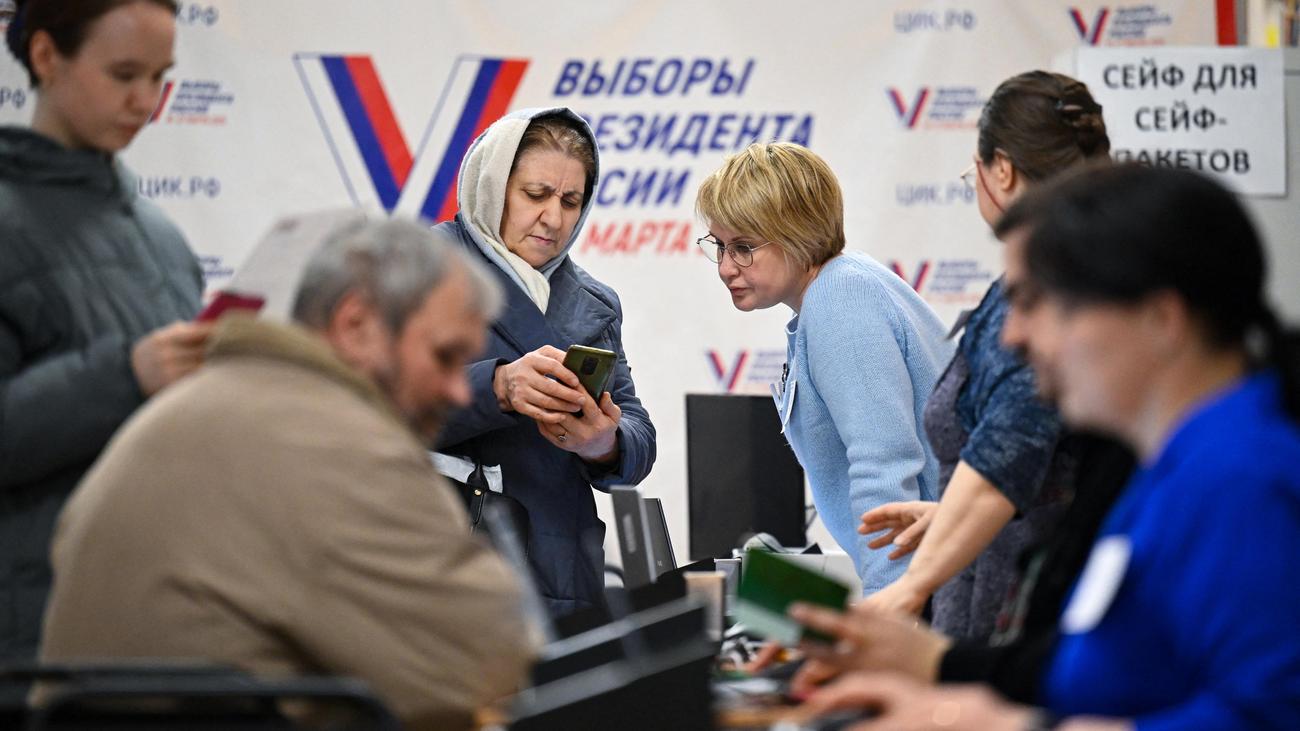 Élection présidentielle en Russie : les autorités électorales russes font état d’un taux de participation présumé de 50 pour cent
