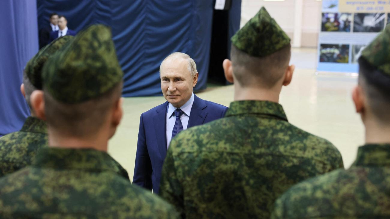 Russia: Vladimir Putin convoca 150.000 reclute