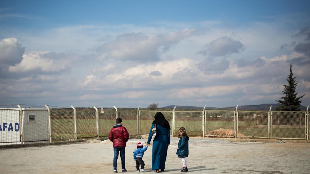 Europäischer Rechnungshof: Eine syrische Flüchtlingsfamilie in einem Flüchtlingslager in der türkischen Grenzstadt Kilis im Jahr 2016