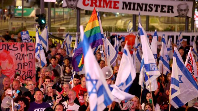 Israel: Hunderte Menschen fordern vor Netanjahus Privathaus Geiseldeal