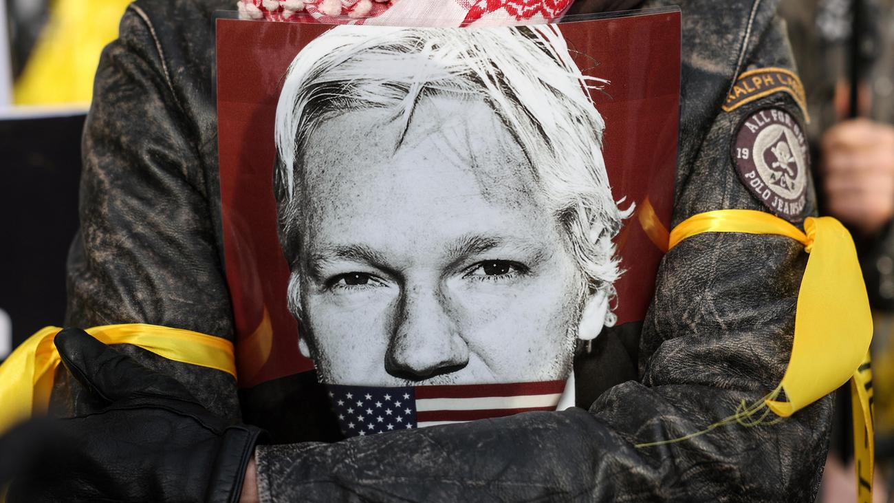Julian Assange: Biden sta valutando la possibilità di rinunciare a ulteriori procedimenti giudiziari contro Assange