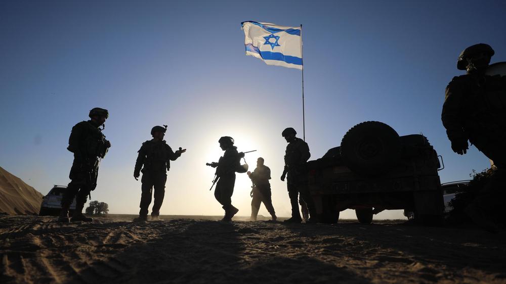 Krieg in Nahost: Israëlische soldaten nemen deel aan militaire training nabij de grens met de Gazastrook.
