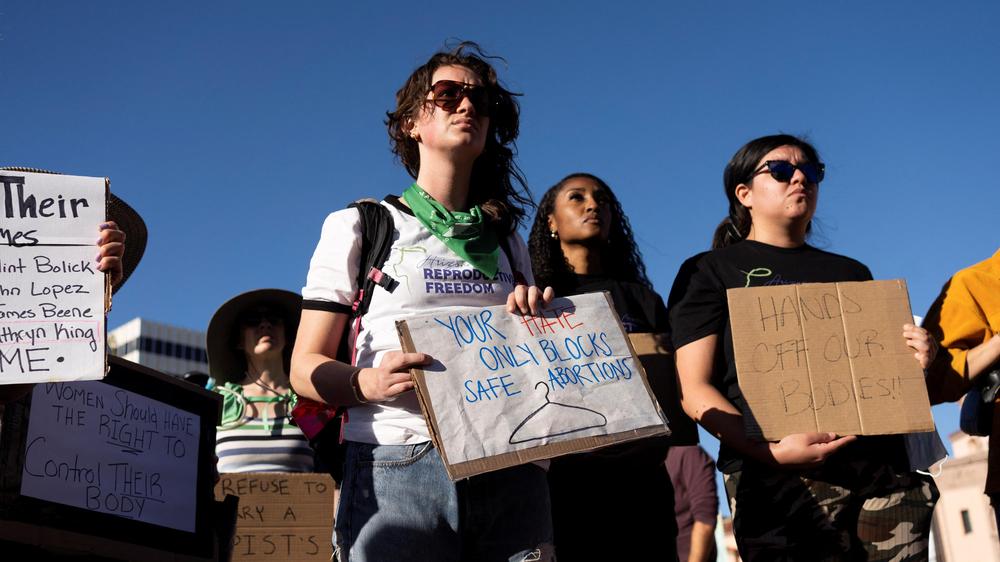 Schwangerschaftsabbrüche: In de stad Tucson in Arizona demonstreren mensen het recht op Schwangerschaftsabbruch. 