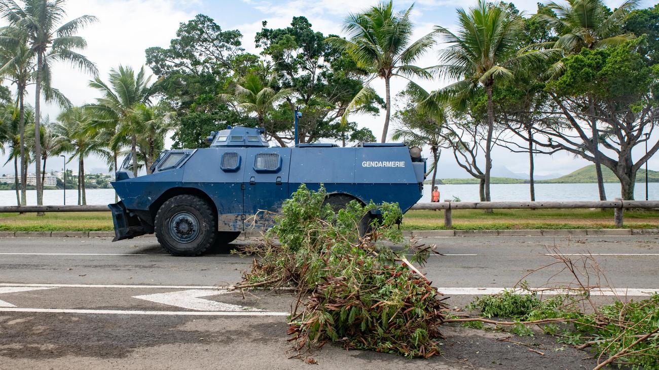 Proteste contro la riforma della legge elettorale: la Francia dichiara lo stato di emergenza in Nuova Caledonia