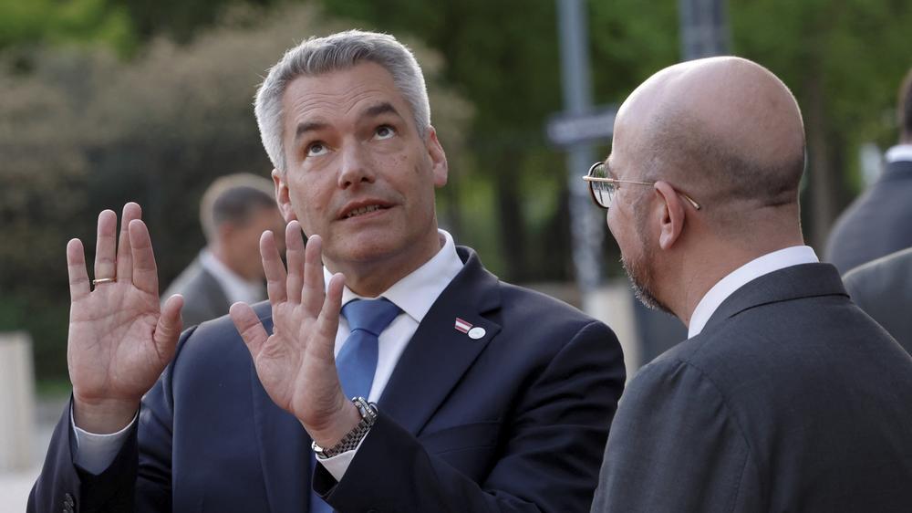 Migration: Österreichs Bundeskanzler Karl Nehammer mit EU-Ratspräsident Charles Michel im April in Wien 