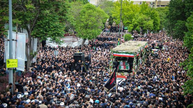 Iran: Zehntausende Menschen bei Trauerfeier für verunglückten Ebrahim Raisi