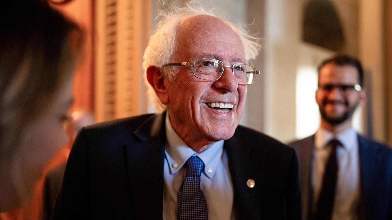 Vermont: Bernie Sanders announces renewed Senate candidacy