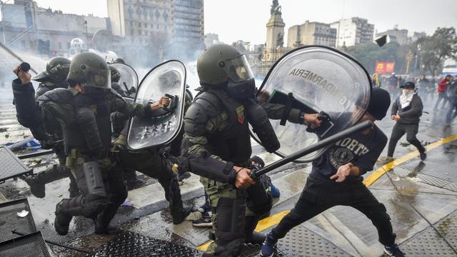 Argentinien: Viele Verletzte bei Protesten gegen Sparpolitik in Argentinien