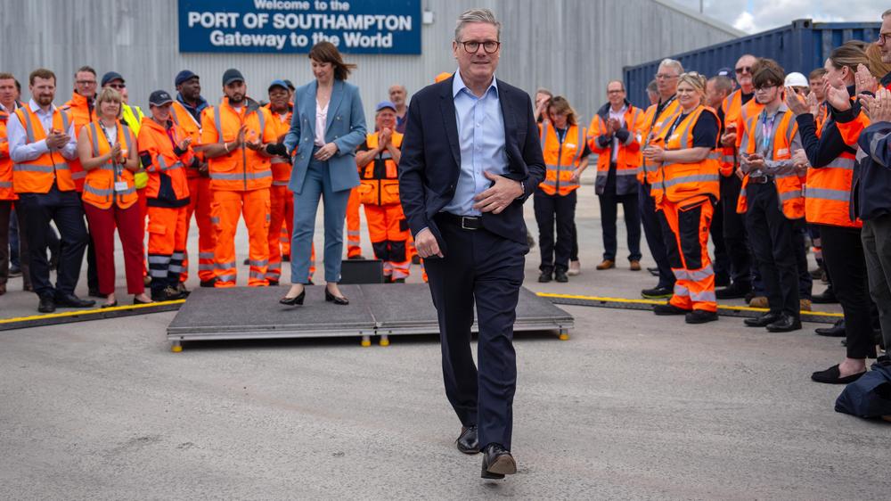 Wahl in Großbritannien: Labour-Chef Keir Starmer besucht den Hafen von Southampton. Wie wird sich das Verhältnis zur EU unter ihm verändern?