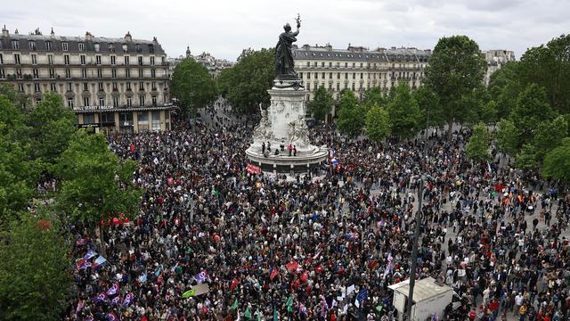 Neuwahlen in Frankreich: Hunderttausende demonstrieren in Frankreich gegen Rechtspopulisten