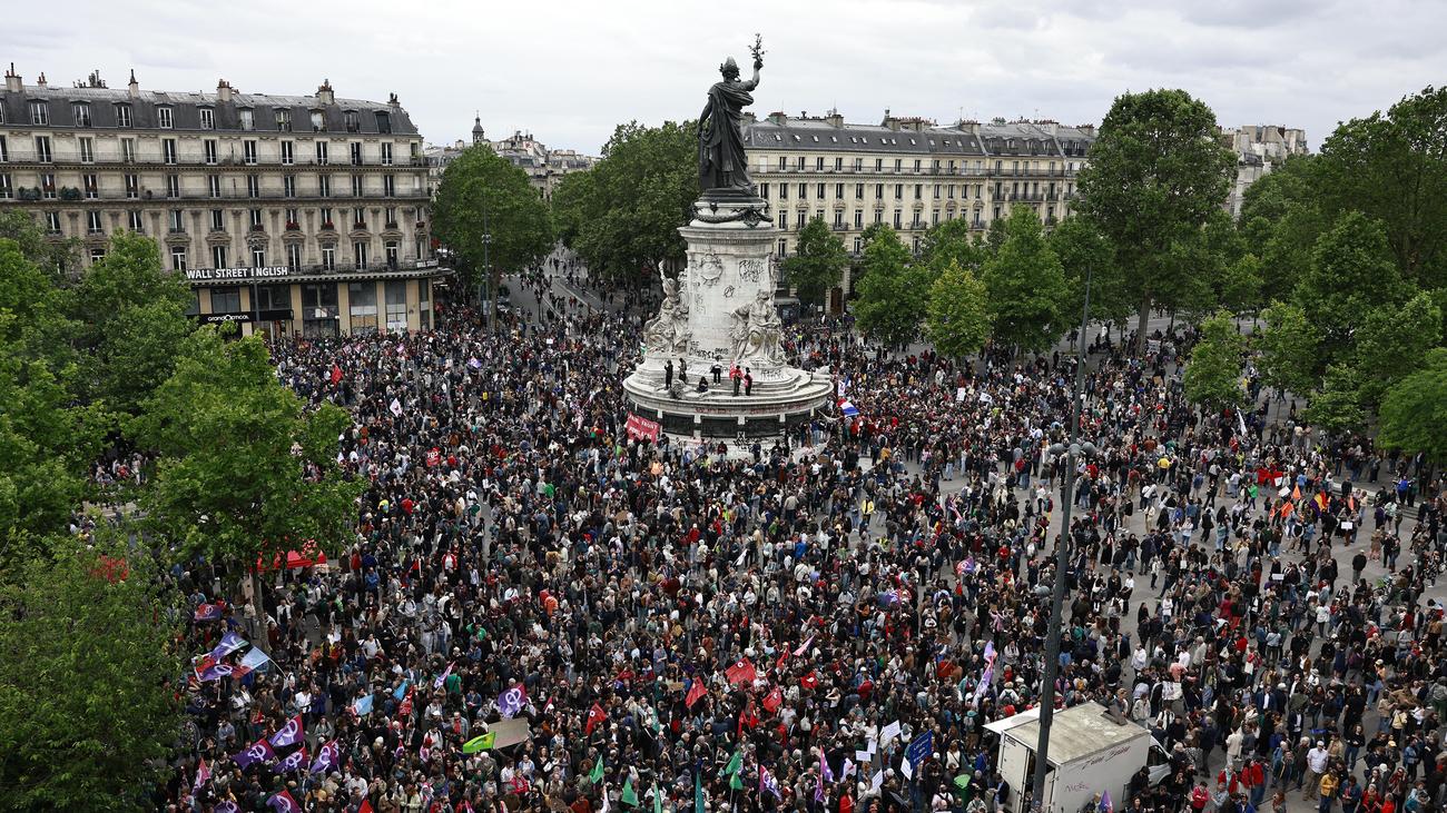 Nuove elezioni in Francia: centinaia di migliaia manifestano in Francia contro i populisti di destra