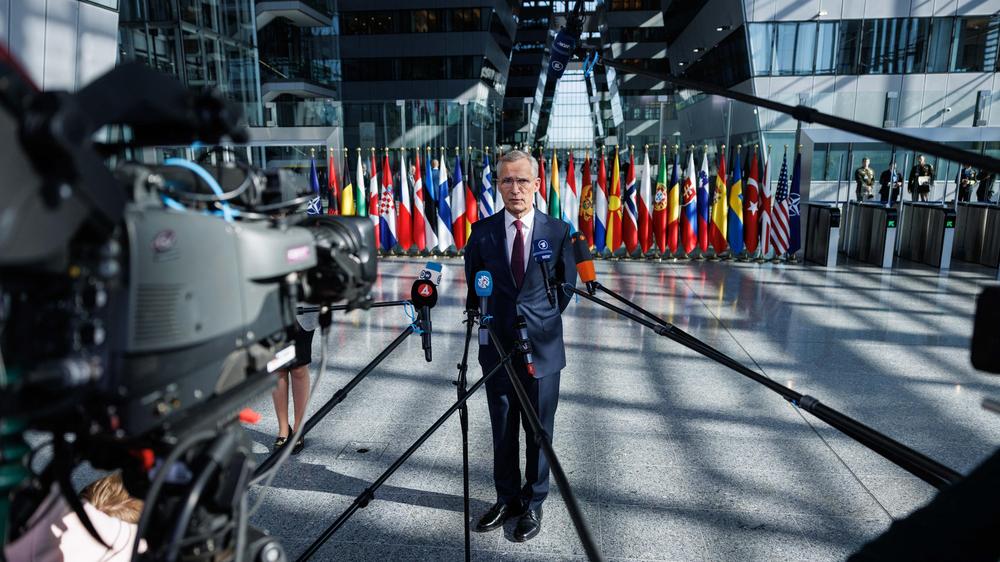 Krieg in der Ukraine: Nato-Staaten k&ouml;nnen sich nicht auf mehrj&auml;hrige Ukraine -Hilfe einigen | DIE ZEIT