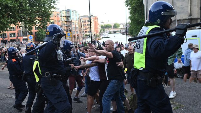 Nach Messerangriff in Southport: Erneut schwere Krawalle in vielen britischen Städten