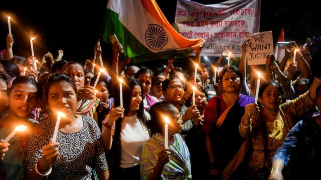 Proteste: Zehntausende protestieren in Indien nach Tötung einer Ärztin