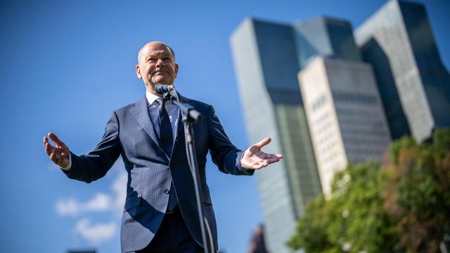 Landtagswahl: Olaf Scholz freut sich über Wahlsieg der SPD in Brandenburg