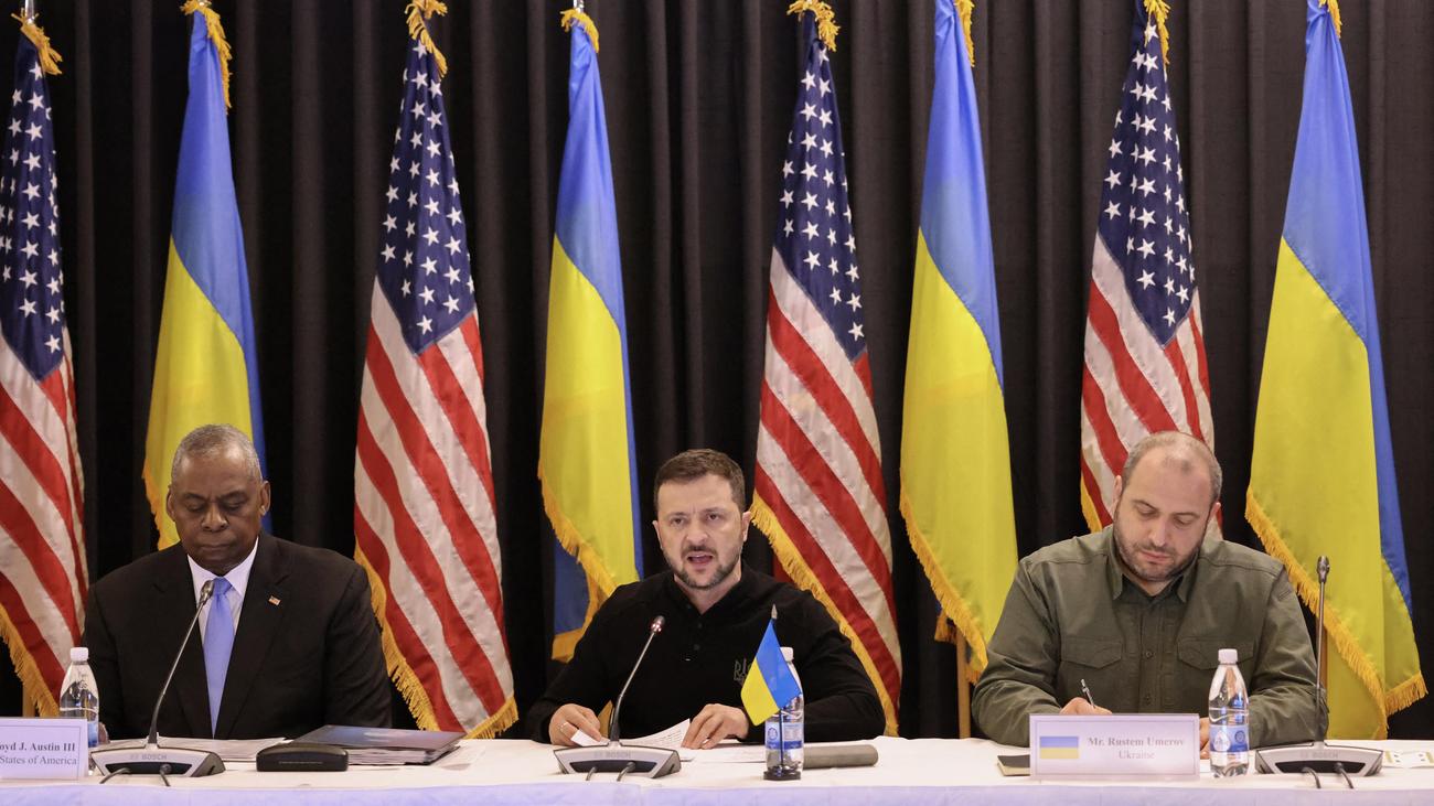 Ukraine Contact Group: Volodymyr Selenskyj again calls for long-range missiles in Ramstein