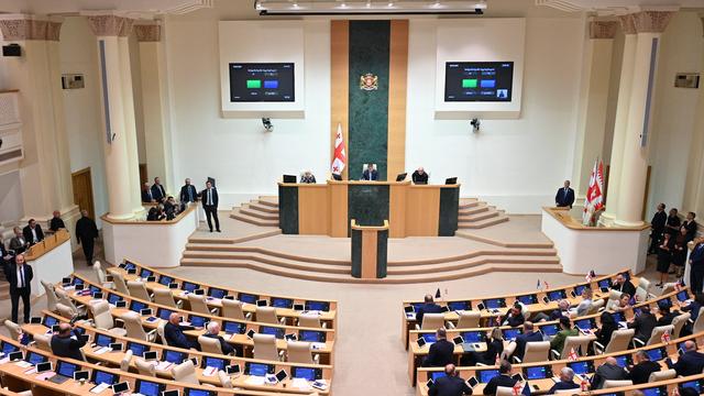 Homosexuellenrechte in Georgien: Georgiens Parlamentspräsident setzt umstrittenes LGBTQ-Gesetz in K…