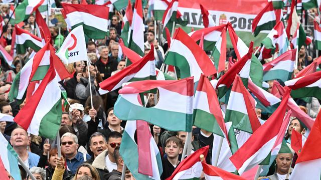 Ungarn: Tausende Menschen in Budapest demonstrieren für Pressefreiheit