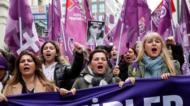 Türkei: Hunderte protestieren in der Türkei gegen Gewalt gegen Frauen