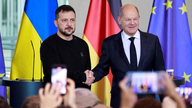 Wolodymyr Selenskyj in Deutschland: Olaf Scholz sagt Ukraine Militärhilfe in Milliardenhöhe zu