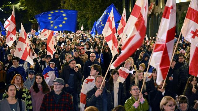 Georgien: Zehntausende demonstrieren vor Wahl in Georgien für Annäherung an EU