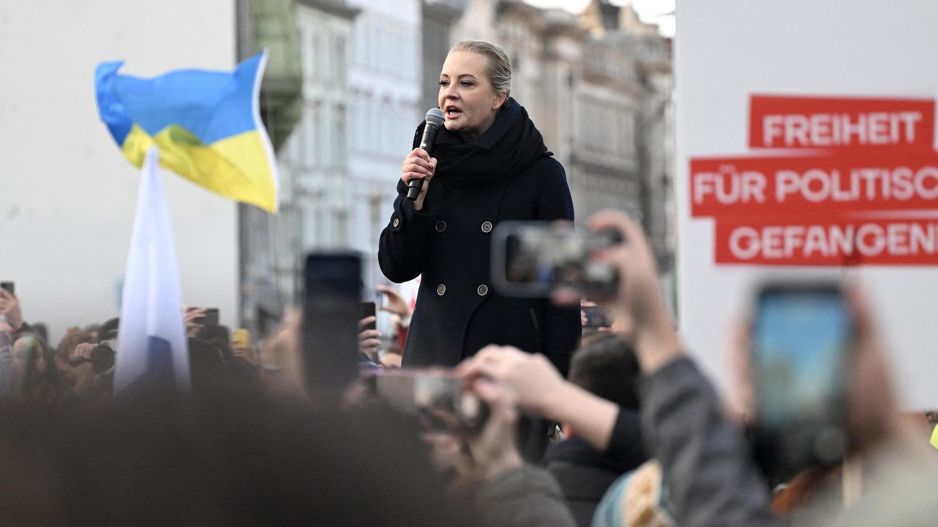 Antikriegsdemo in Berlin: "Putin ist nicht Russland. Ich liebe meine Nation"