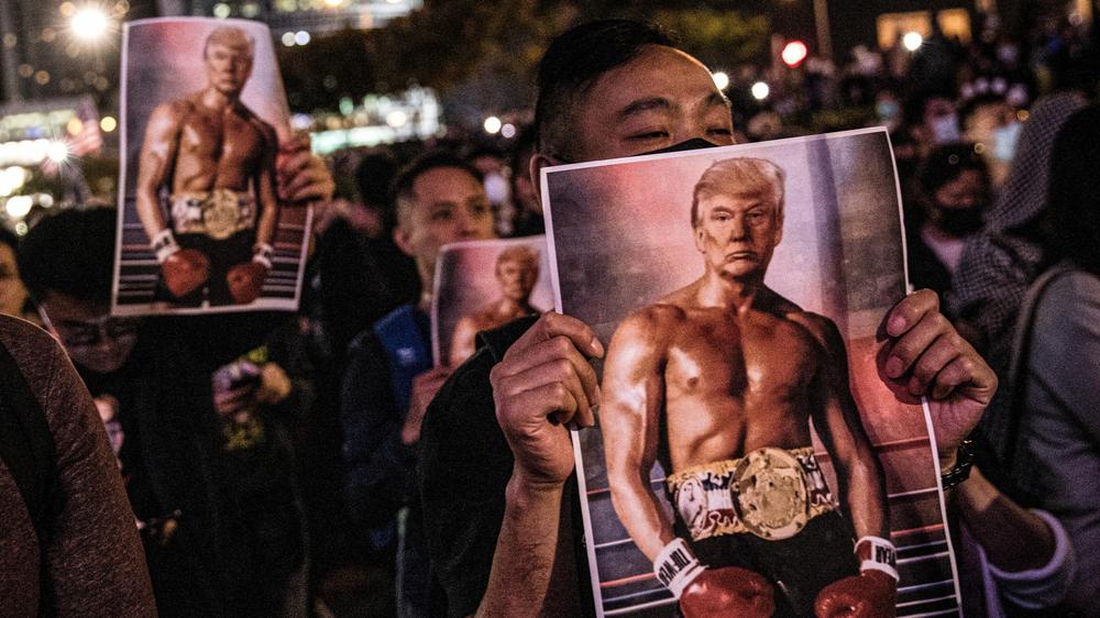  Demonstranten der Demokratiebewegung in Hongkong bedanken sich 2019 auf ihre Art beim damaligen US-Präsidenten Donald Trump für dessen Unterstützung.