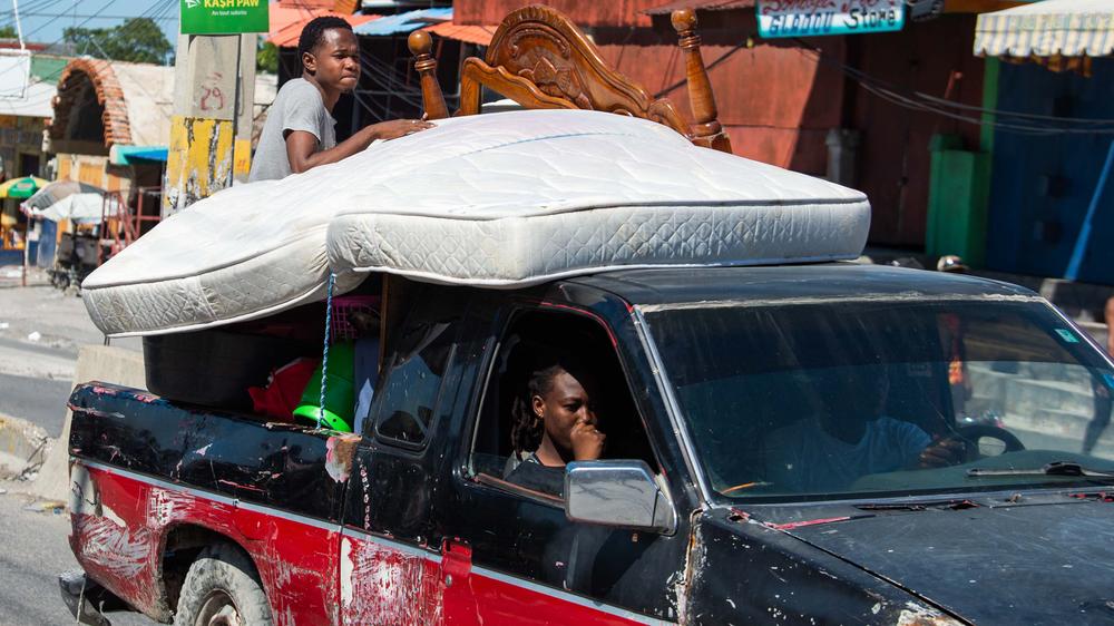  Menschen in Port-au-Prince fliehen aus ihren Häusern (Aufnahme vom 19. November 2024)