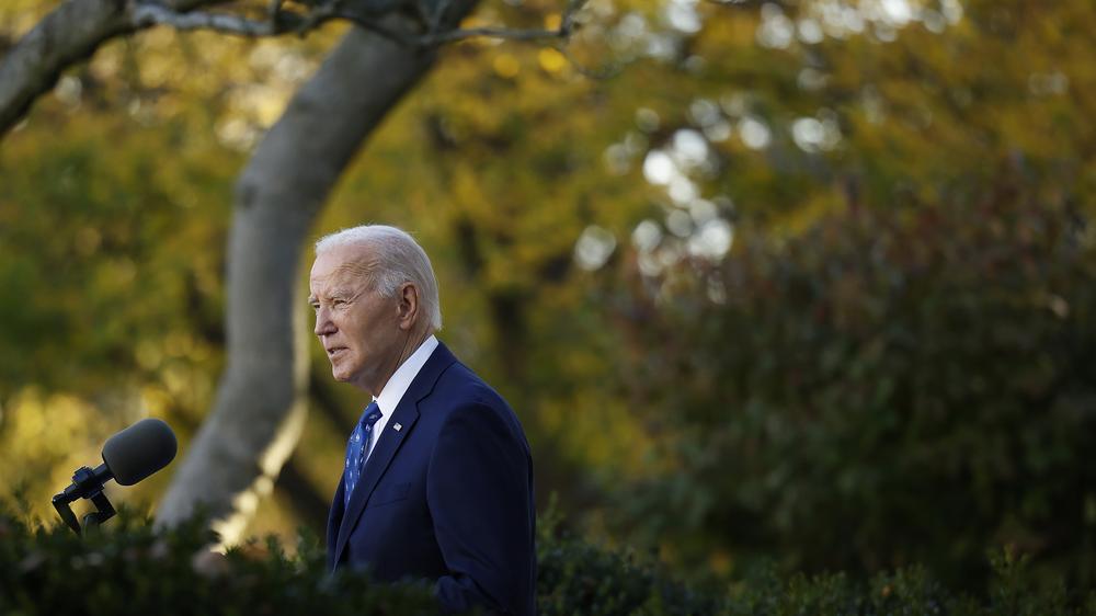  Biden kündigte bei seiner Ansprache im Rosengarten vor dem Weißen Haus an, die Waffenruhe im Libanon werde um vier Uhr morgens Ortszeit in Kraft treten.