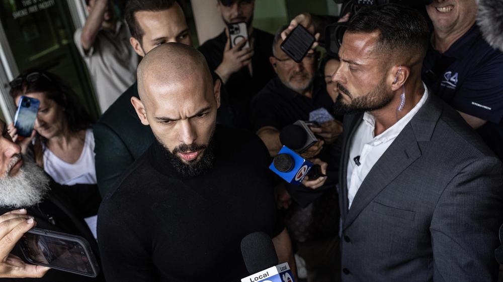 Missbrauchsvorwürfe: Andrew und Tristan Tate sind nach Florida ausgereist | DIE ZEIT